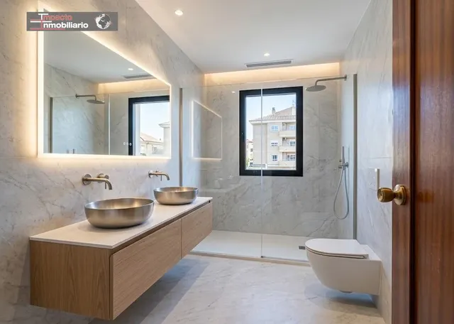 Chalet adosado en venta en Calle Alhambra, 33 — 13