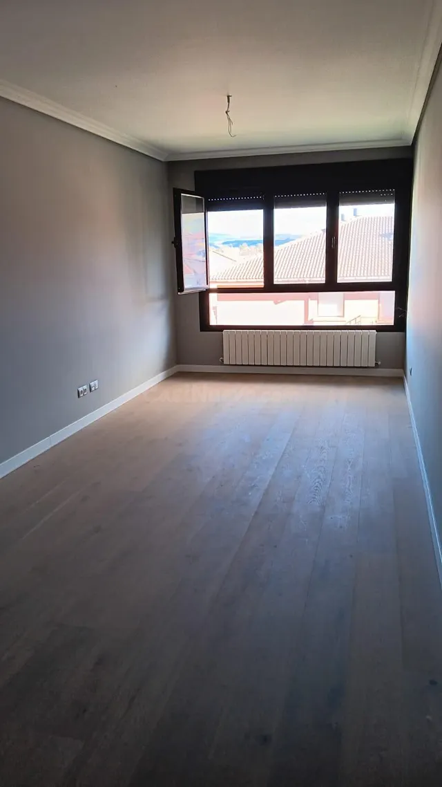 CÉNTRICO !! Se Vende Piso en Villasana de Mena con Ascensor - foto 3