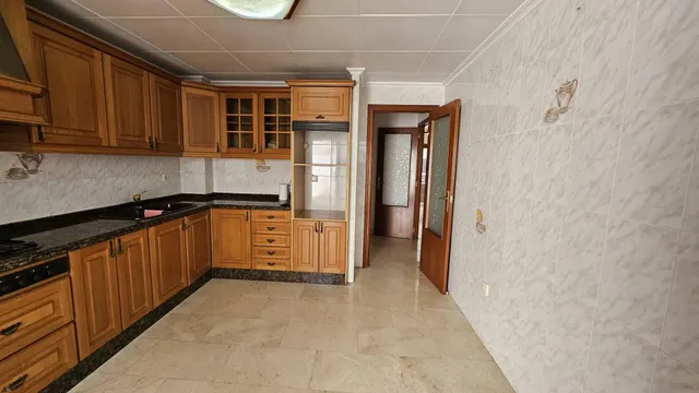 Se Vende Casa de Tres Plantas con garaje doble y trastero. — 20