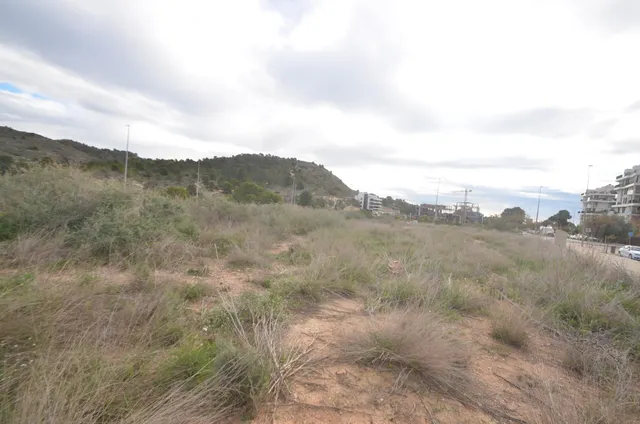 SE VENDE PARCELA URBANA TERCIARA COMERCIAL EN VILLAJOYOSA — 2