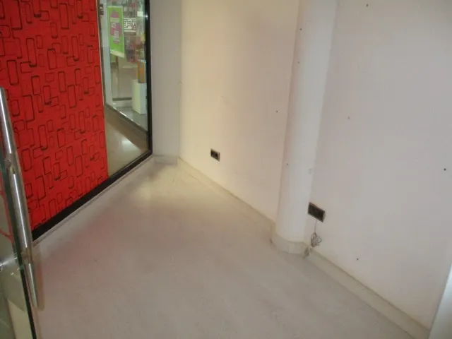 EXCELENTE LOCAL COMERCIAL EN GALERIAS RAMBLA CENTRO — 4