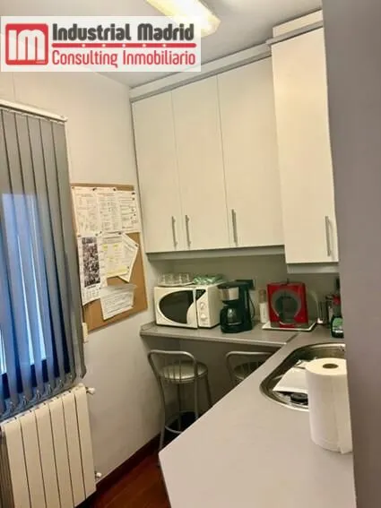 EDIFICIO DE OFICINAS EN ALQUILER Y VENTA EN ARGANDA DEL REY — 18