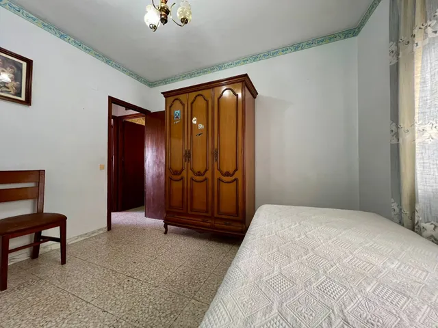 E. PISAZO DE 4 HAB. CON DOS TERRAZAS, DOS BAÑOS. — 28