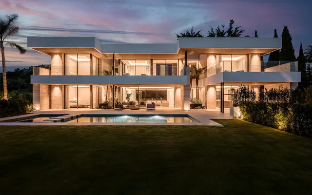 NUEVA VILLA DE LUJO — 47
