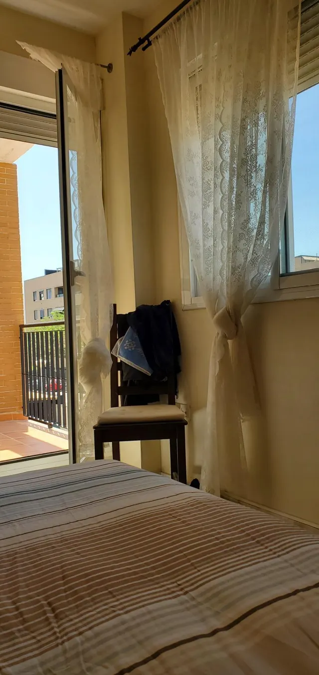 ¡oportunidad en nuevo bulevar! amplio chalet adosado con jardín único y dos plazas de parking privadas. — 35
