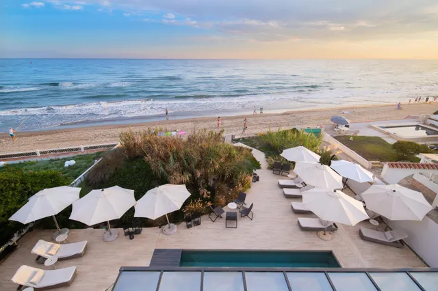 Spectacular Beachfront Designer Villa in Marbella — 27