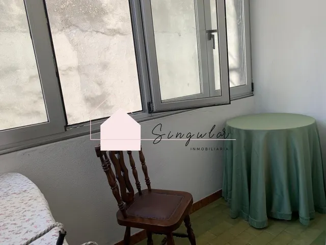 Alquiler en Pintor Comeiro, plaza de la Independencia. — 29