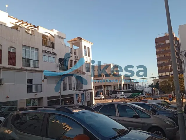 Oportunidad Única: Amplio Apartamento en Aguadulce, Almería — 3