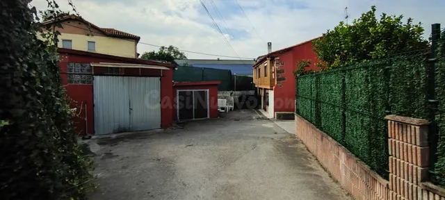 CASA PARA REFORMAR CON CUADRA, PAJAR Y DOS GARAJES EN TORREL