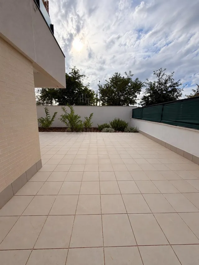 Moderna Planta Baja en Mairena del Aljarafe con Amplio Patio