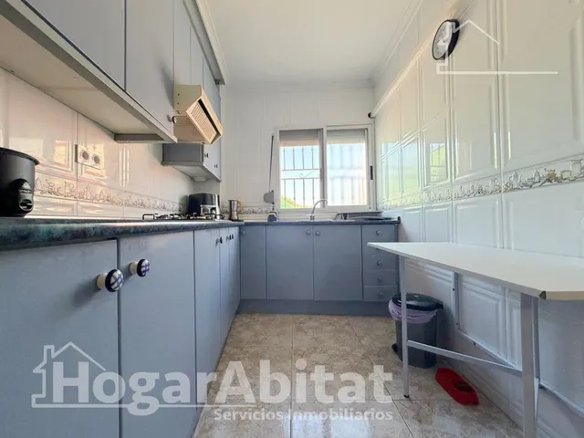 Chalet con piscina, garaje, terraza y barbacoa — 11