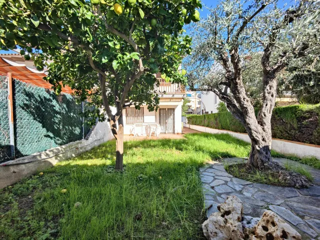 Casa adosada en Calafell de 3 habitaciones y gran jardín cerca del tren — 2