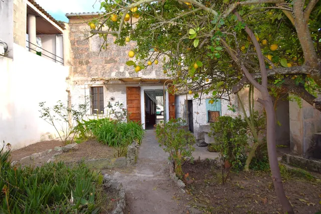 Casa de pueblo con garaje, jardín y vistas a la Serra de Tra