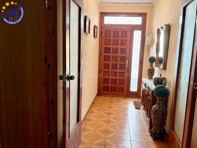 ESPECTACULAR VIVIENDA ESQUINERA CON GRAN GARAJE Y TERRAZA EN - foto 3
