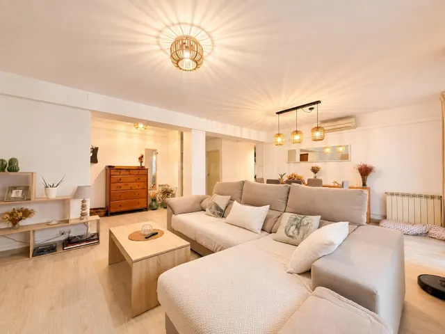 Piso de 150 m2 construidos con 5 habitaciones y parking – Tarragona — 5