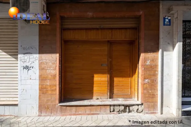 Local comercial junto a calle Alhamar. Ideal para oficina, despacho o almacén. Muy económico — 19