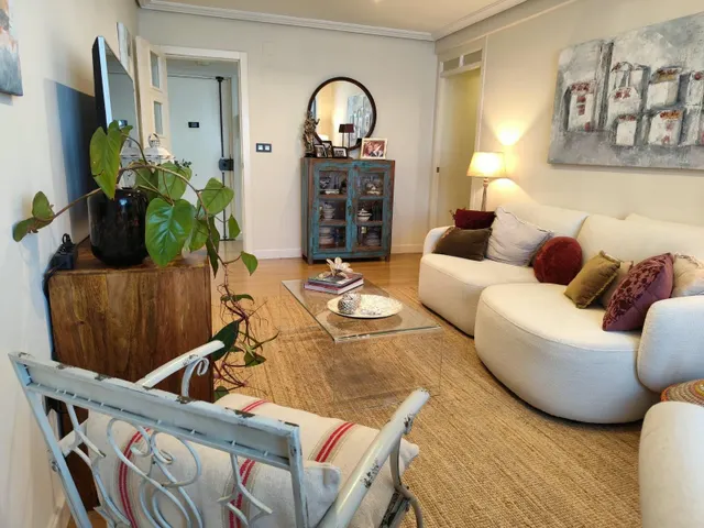 VIVIENDA REFORMADA;  CALIDAD, AMPLITUD Y UNAS VISTAS QUE MARCAN LA DIFERENCIA AL PASEO MARÍTIMO Y AL PUERTO. — 13