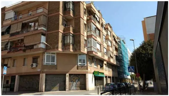Se vende Piso OKUPADO en Natzaret 6 Hospitalet de Llobregat  - foto 2