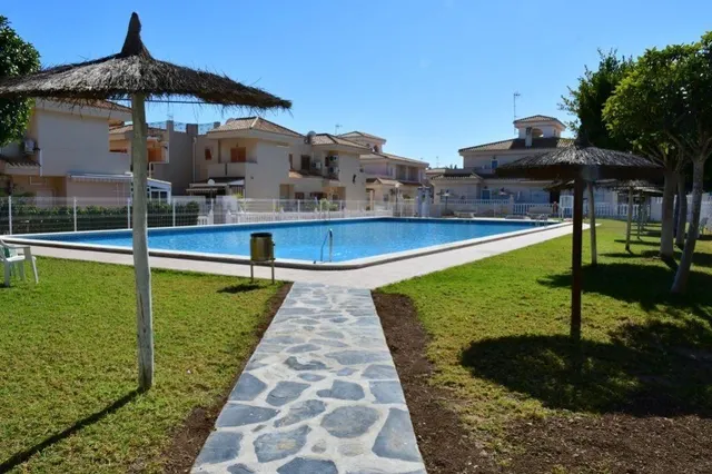 BONITO APARTAMENTO EN TORREVIEJA:3 HAB, 1 BAÑO, 1 ASEO — 12