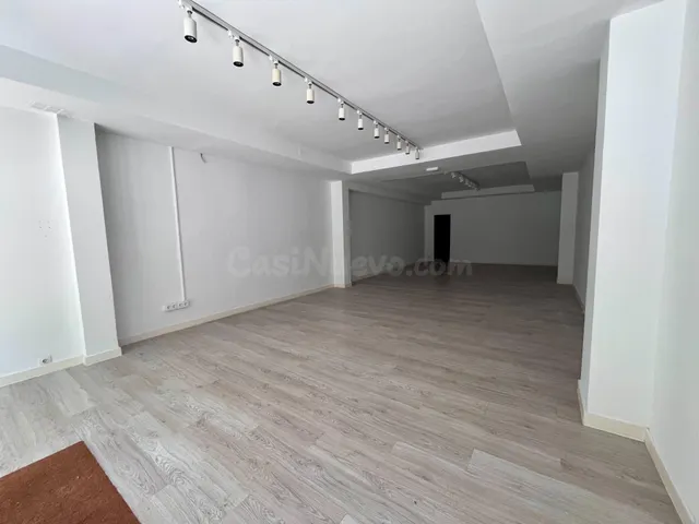 Local comercial en una de las principales calles de MARTOREL - foto 5