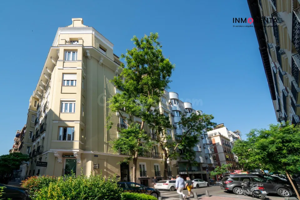 LUJOSA VIVIENDA EN CALLE AYALA
