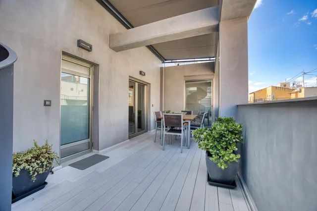 Ático con gran terraza y solárium privado en el corazón de Alicante — 40