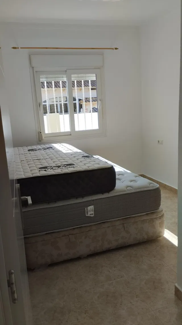 GRAN CHALET EN TORREVIEJA: 2 HAB, 1 BAÑO — 18