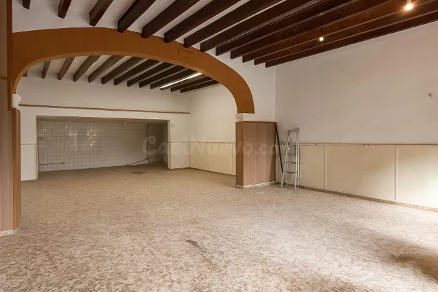 EMBLEMATICO EDIFICIO EN MANCOR DE LA VALL - foto 3