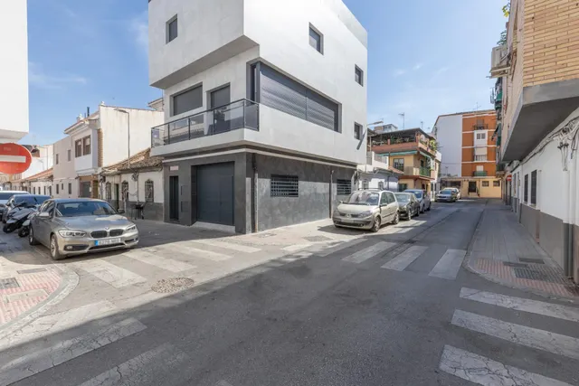 SE VENDE CASA SOLAR EN CALLE GUADALAJARA, EN EL ZAIDÍN. — 8