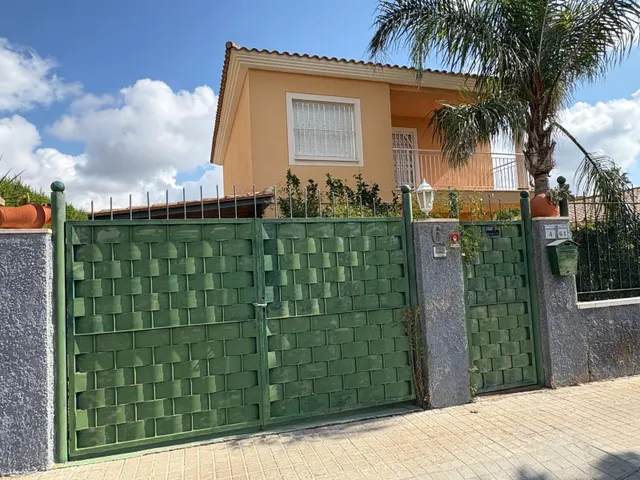 Chalet independiente en Urbanización Vall de Lliria — 34