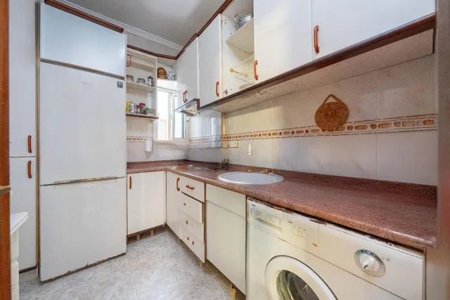 Vivienda en el centro de Almería para reformar. — 10