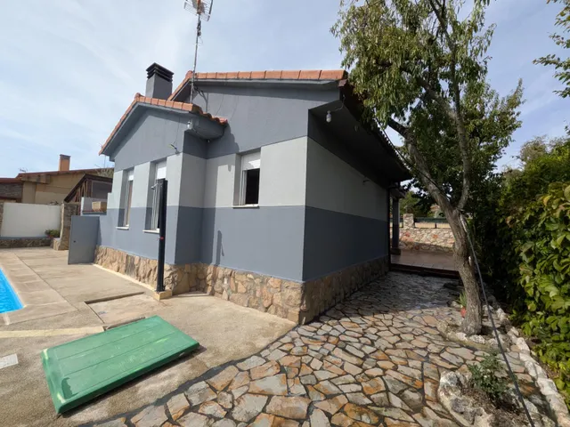 CHALET INDEPENDENTE CON PISCINA ZONA PIOZ — 36