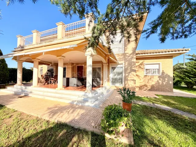 CHALET EXCLUSIVO EN ALZABARES ELCHE, CON PISCINA, ALTAS CALIDADES Y A SOLO 2 KM DEL HOSPITAL — 4