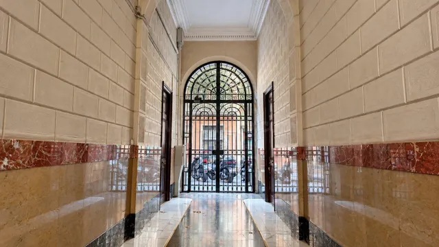 Local con trastienda en venta en calle Aragón, Barcelona: 15 - foto 2