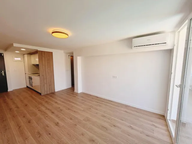 Piso en venta en Avenida de la Telefónica — 9