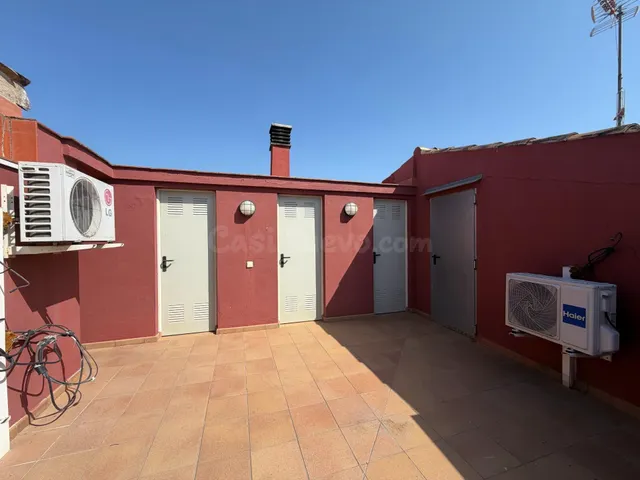 Vive en el corazón de Castelló d’Empúries: piso listo para entrar a vivir — 28