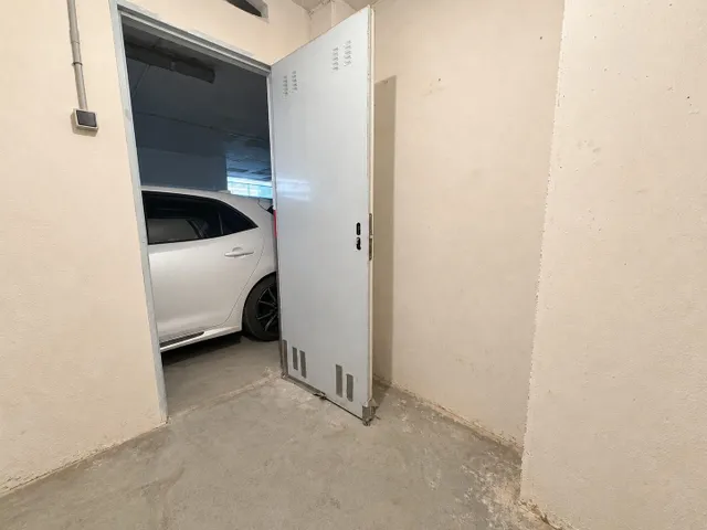 Se vende piso de tres dormitorios, terraza, piscinas, padel, garaje y trastero en Los Barrios, los tinajones. — 24