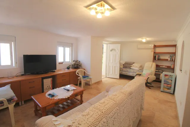 Chalet independiente con piscina privada, jardín y garaje en El Chaparral, Torrevieja — 22