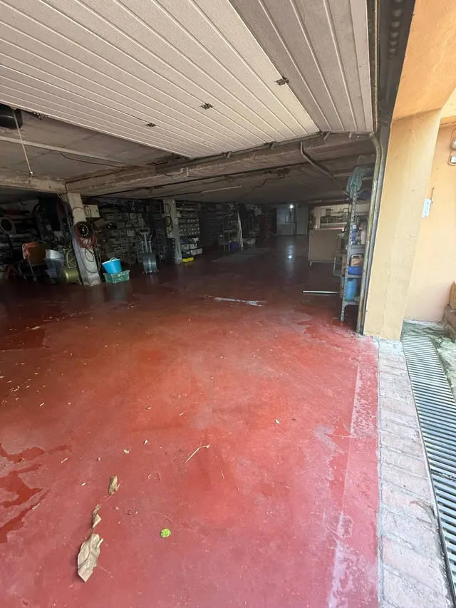 se vende 2 parcelas contiguas con casa en urbanizacion Atalaya rio Verde Marbella — 41