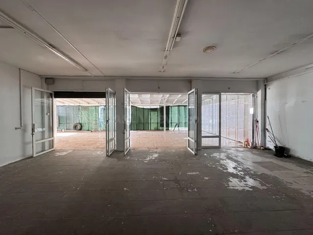 Amplio local en venta en Alcúdia – múltiples posibilidades e - foto 2