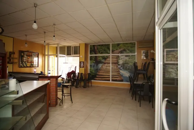 EN VENTA LOCAL COMERCIAL EN LA LLAGOSTA!! - foto 5