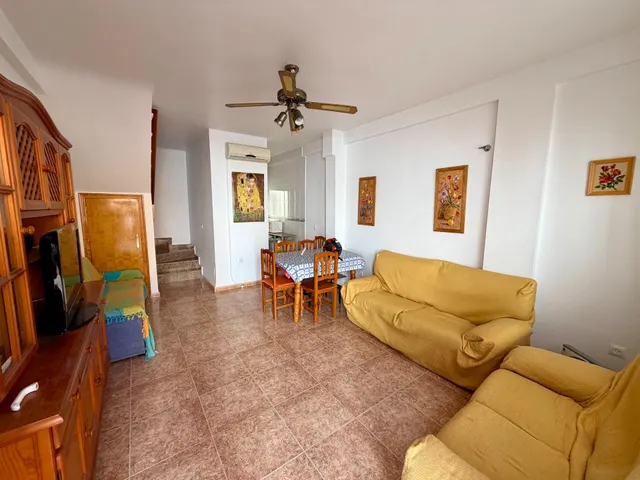 ¡VIVE A UN PASO DEL MAR! FANTÁSTICO DÚPLEX DE 2 DORMITORIOS  - foto 5