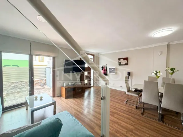 VIVIENDA ADOSADA CON PISCINA PRIVADA — 23