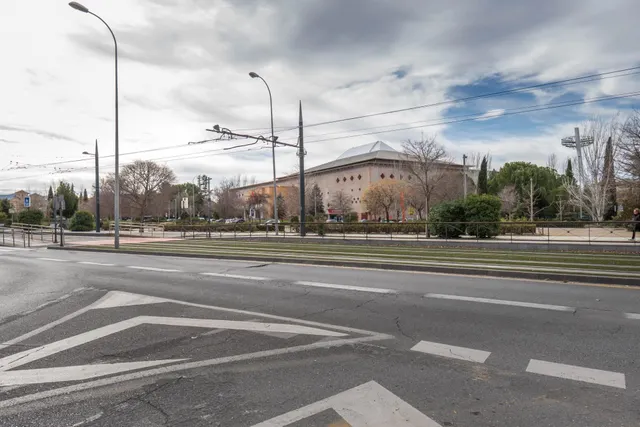 Local Comercial en Venta en Granada - Palacio de Deportes — 38