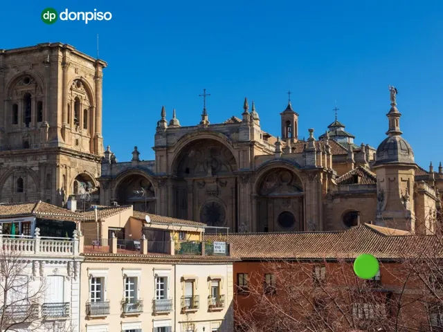 A la venta edificio en plaza bib-rambla — 2