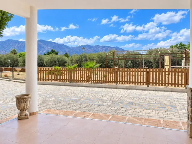 Villa con piscina y parcela de 14.000 m2 en Orihuela — 17