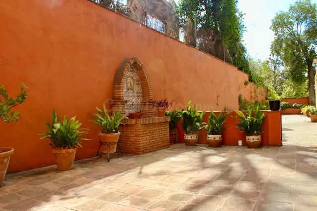GRANADA — 5