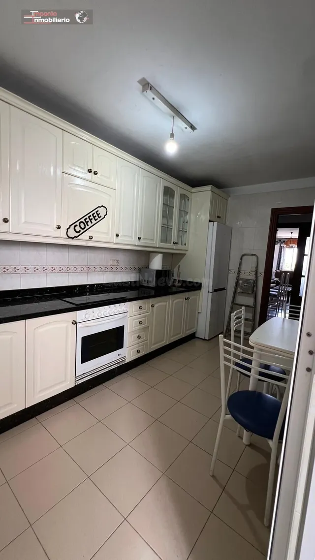 Amplio y Luminoso Piso en Nueva Andalucía, Almería - €290.00 - foto 3
