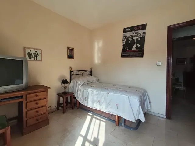 El verdadero lujo en el Realejo es tener tu propia cochera y compartir el edificio con un solo vecino. — 45