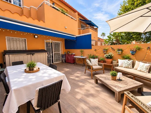ADOSADO REFORMADO JUNTO A LA PLAYA EN ELVIRIA, MARBELLA ESTE